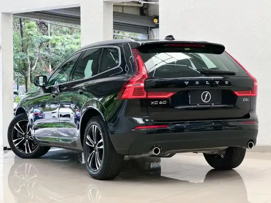 VOLVO-XC60-2.0 D5 DIESEL MOMENTUM AWD GEARTRONIC VOLVO-XC60-2019