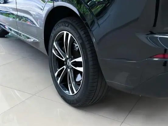 VOLVO-XC60-2019