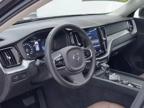 VOLVO-XC60-2019
