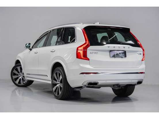 VOLVO-XC90-2019