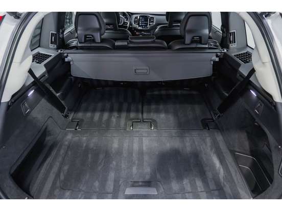 VOLVO-XC90-2019