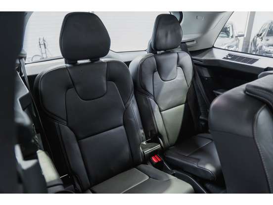 VOLVO-XC90-2019