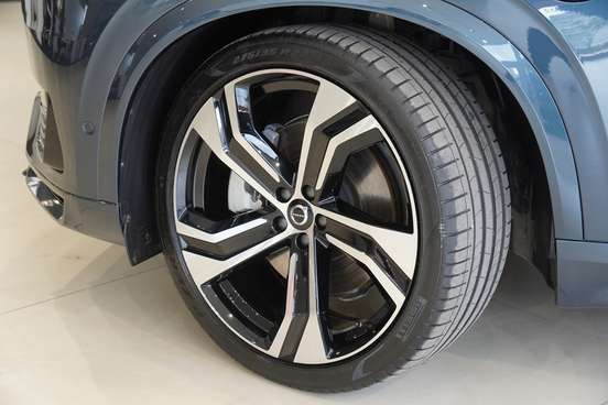 VOLVO-XC90-2024