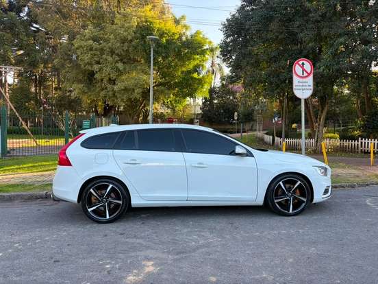VOLVO-V60-3.0 T6 R DESIGN 24V TURBO GASOLINA 4P AUTOMÁTICO VOLVO-V60-2014