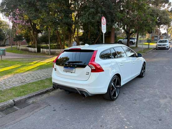 VOLVO-V60-3.0 T6 R DESIGN 24V TURBO GASOLINA 4P AUTOMÁTICO VOLVO-V60-2014