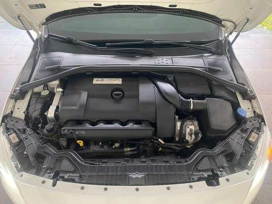 VOLVO-V60-2014