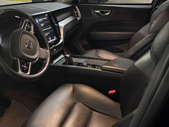 VOLVO-XC60-2.0 T8 HYBRID MOMENTUM AWD GEARTRONIC VOLVO-XC60-2020