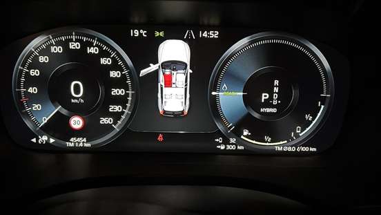 VOLVO-XC60-2020