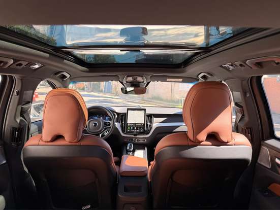VOLVO-XC60-2025