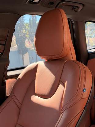 VOLVO-XC60-2025