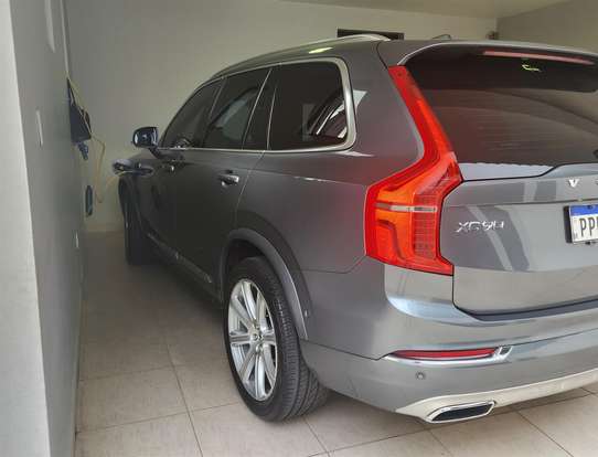 VOLVO-XC90-2017