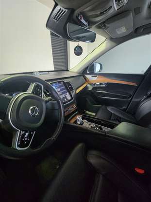 VOLVO-XC90-2017