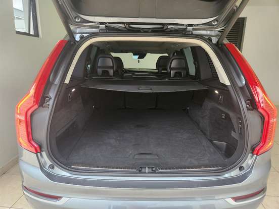VOLVO-XC90-2017
