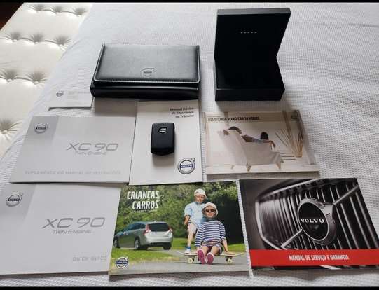 VOLVO-XC90-2017