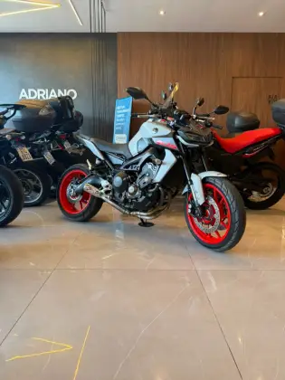 YAMAHA MT-09 YAMAHA MT-09