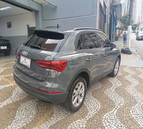 AUDI-Q3-2024