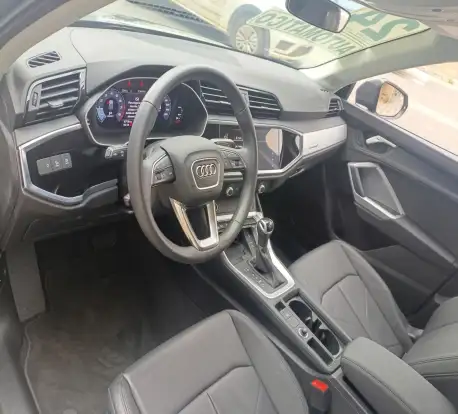 AUDI-Q3-2024