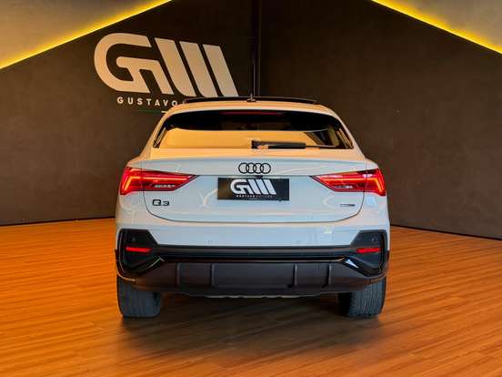AUDI-Q3-2022