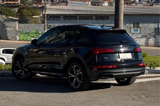 AUDI-Q5-2022