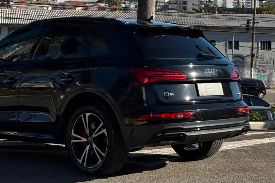 AUDI-Q5-2022