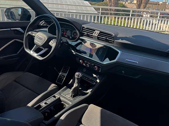 AUDI-Q3-2022