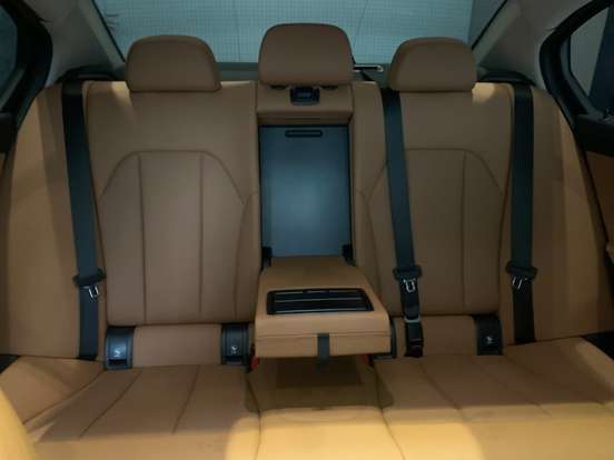 BMW-320i-2025