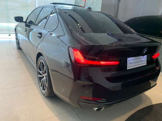 BMW-320i-2025