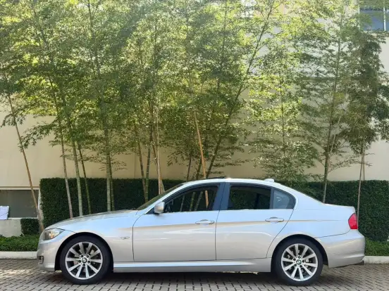 BMW-325i-2010