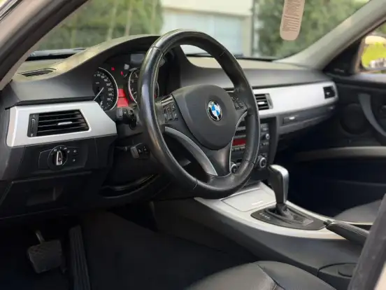 BMW-325i-2010