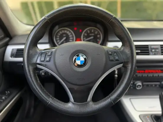BMW-325i-2010