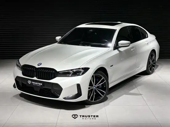 BMW-330e-2023