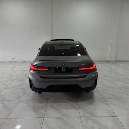 BMW-330e-2024