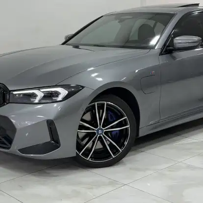 BMW-330e-2024