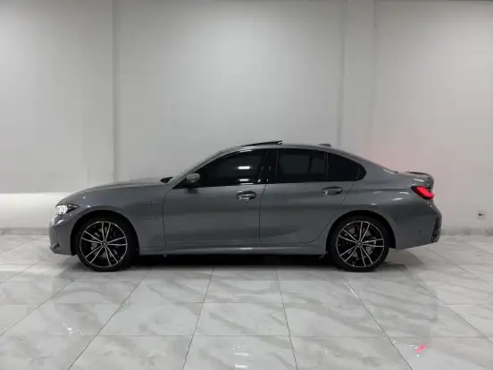 BMW-330e-2.0 16V TURBO HÍBRIDO M SPORT AUTOMÁTICO BMW-330e-2024