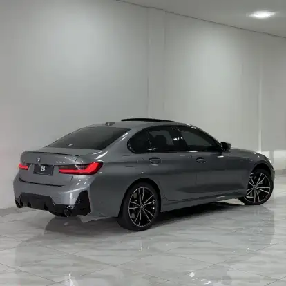 BMW-330e-2024