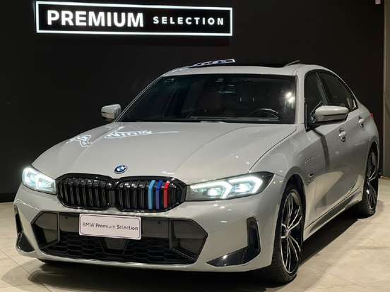 BMW-330e-2023
