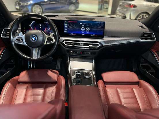 BMW-330e-2023