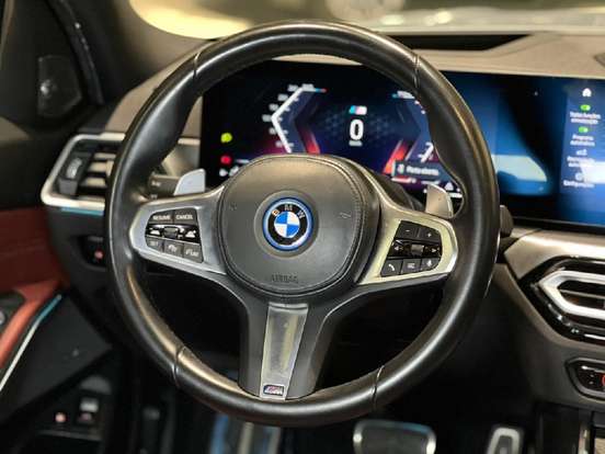 BMW-330e-2023