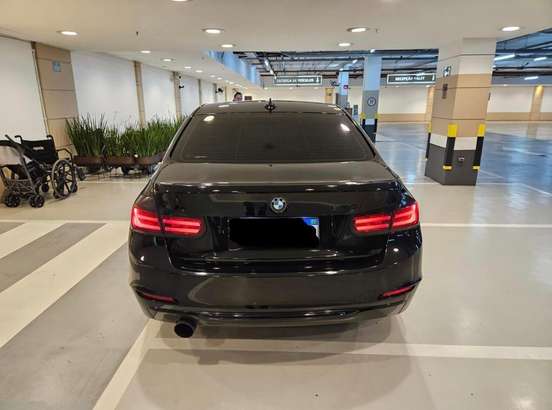 BMW-320i-2015