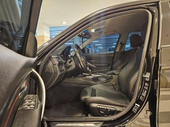 BMW-320i-2015