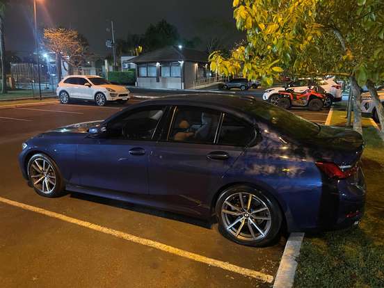 BMW-320i-2021