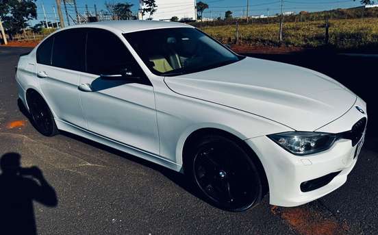 BMW-320i-2012