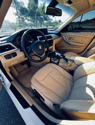 BMW-320i-2012