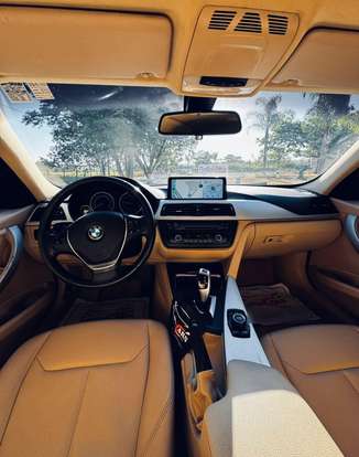 BMW-320i-2012