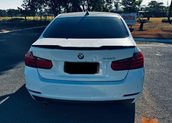 BMW-320i-2012