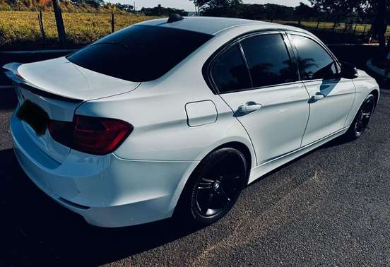 BMW-320i-2012