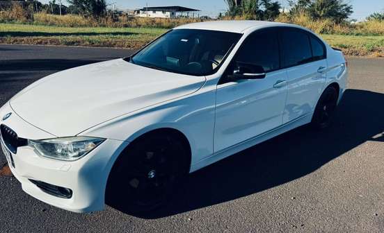 BMW-320i-2012