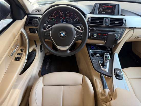 BMW-320i-2015