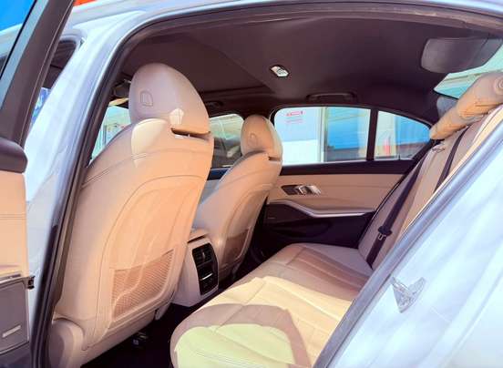 BMW-330i-2019