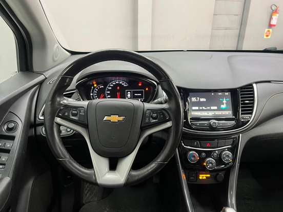 CHEVROLET-TRACKER-2018